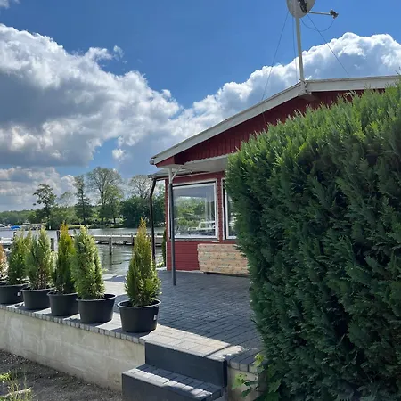 Bungalow Direkt Am See - Toilette Und Dusche In Separatem Gebaeude